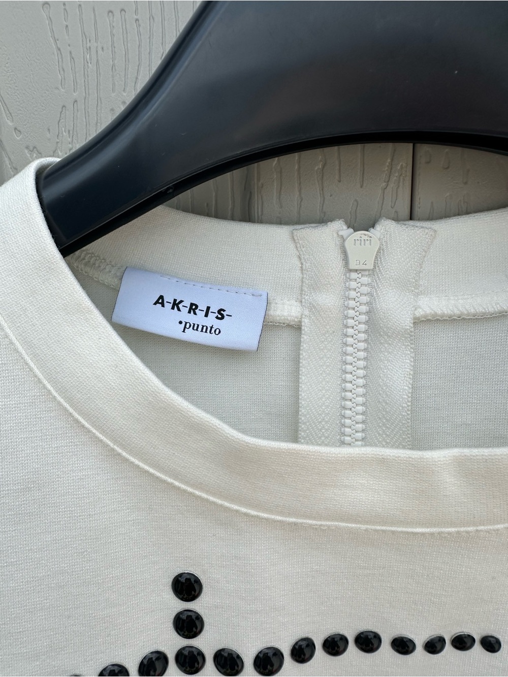 AKRIS punto Women’s White Top – US 10 / F 42 – Excellent Used Condition